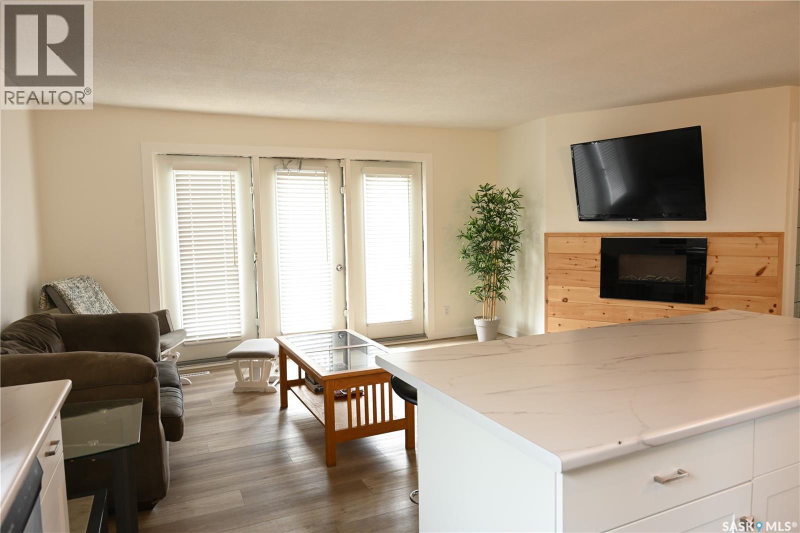 103 3Rd Avenue, Hanley, SK - Indoor Photo Showing Living Room