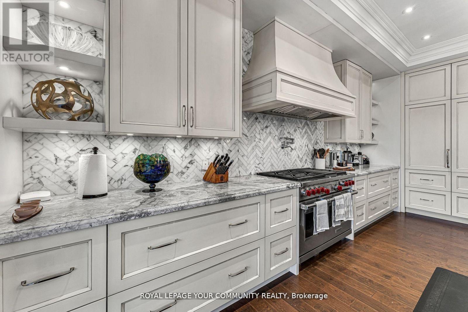 49 Lavender Valley Road, King, ON - Indoor Photo Showing Kitchen With Upgraded Kitchen