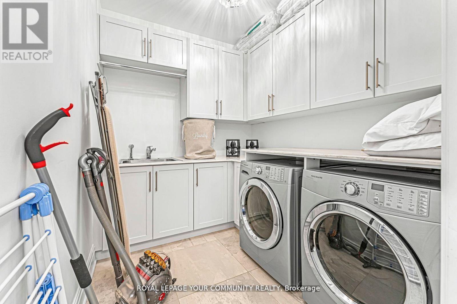 49 Lavender Valley Road, King, ON - Indoor Photo Showing Laundry Room