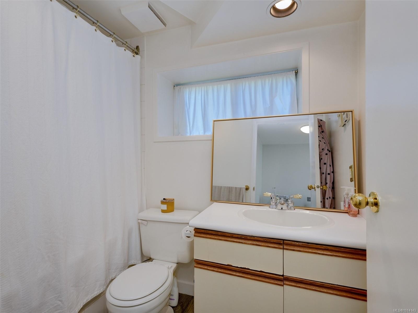 1021 Tatlow Rd, North Saanich, BC