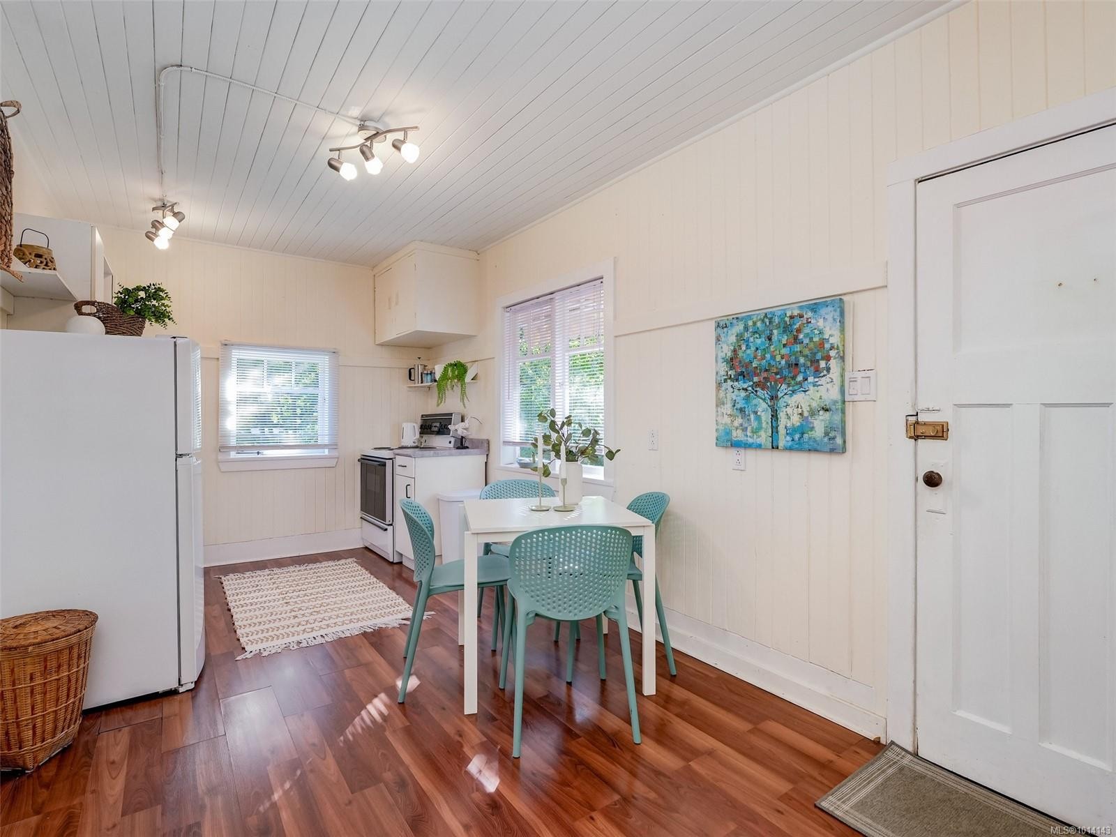 1021 Tatlow Rd, North Saanich, BC