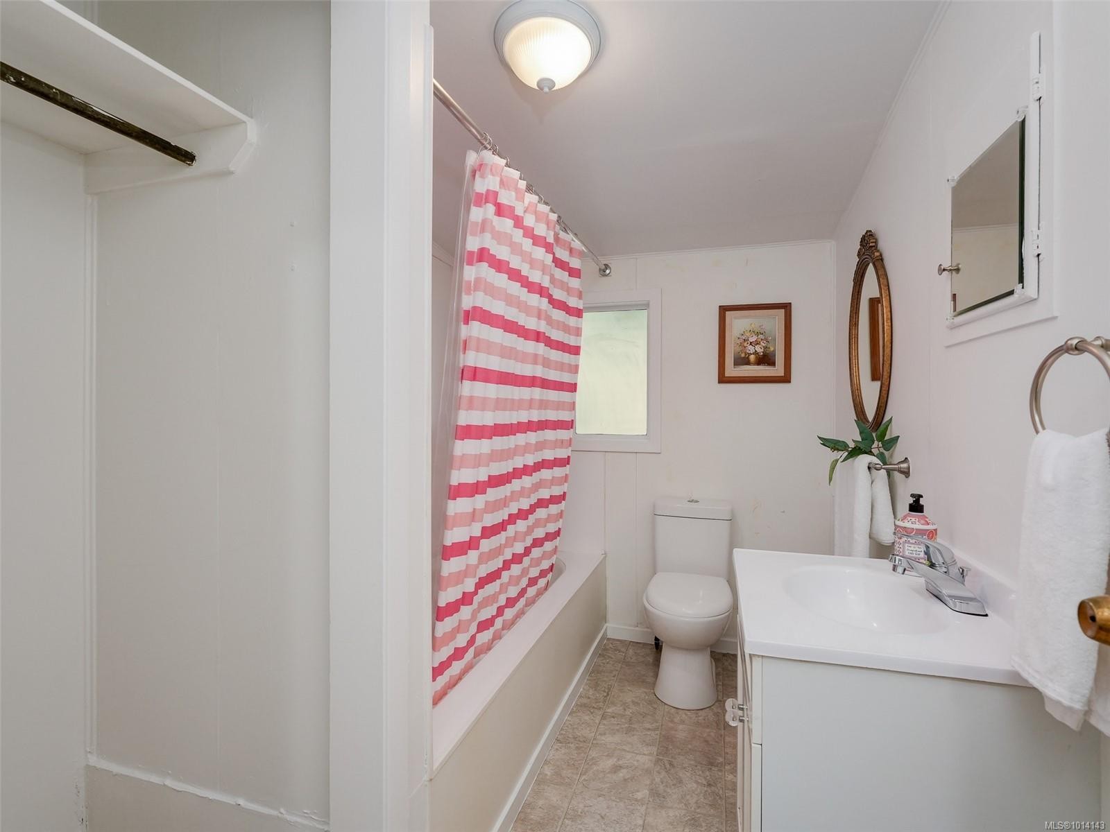 1021 Tatlow Rd, North Saanich, BC