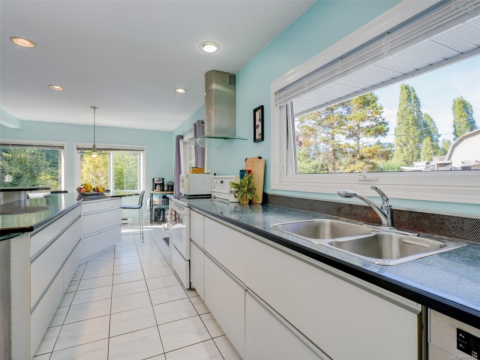 1021 Tatlow Rd, North Saanich, BC