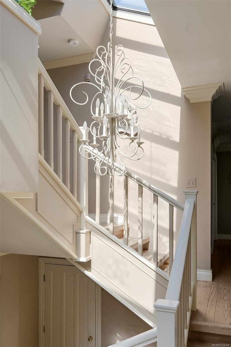 2807 Arbutus Rd, Saanich, BC