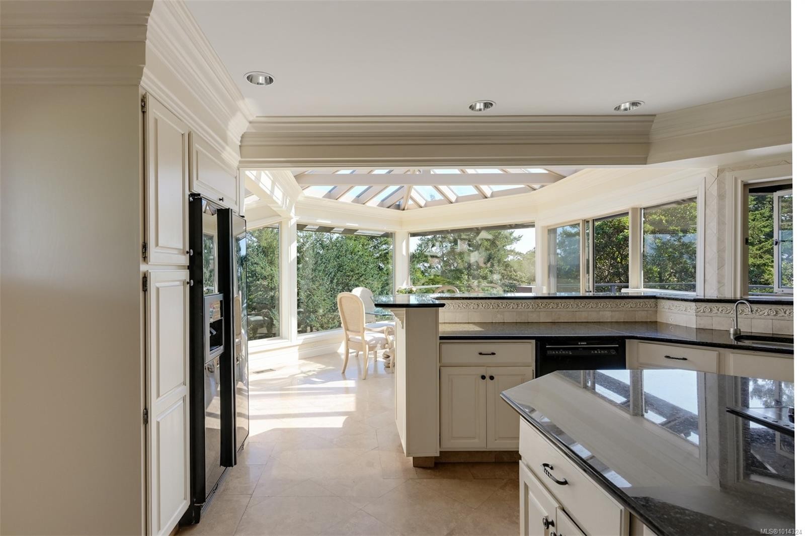 2807 Arbutus Rd, Saanich, BC