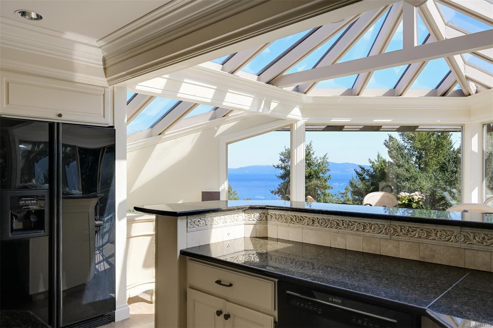 2807 Arbutus Rd, Saanich, BC