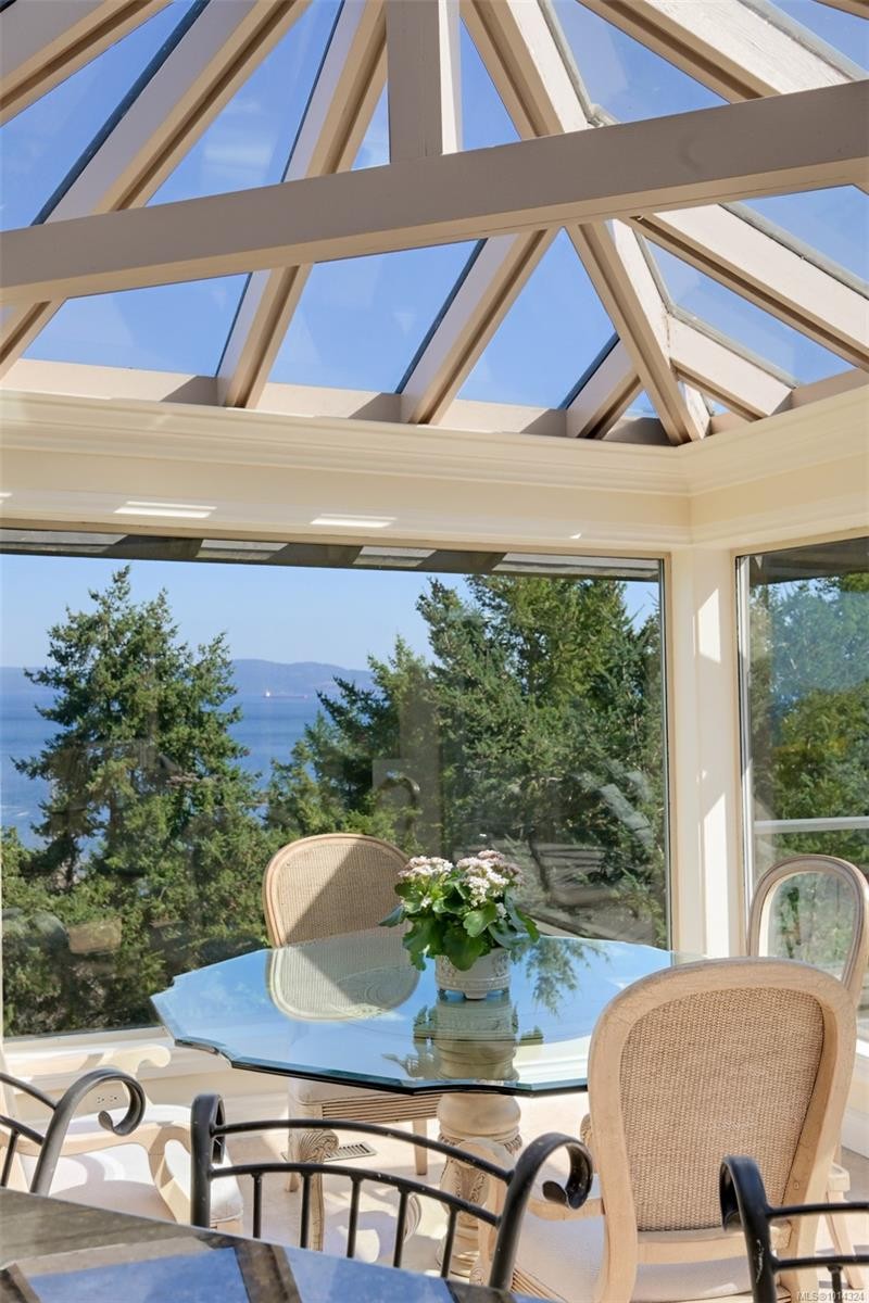 2807 Arbutus Rd, Saanich, BC