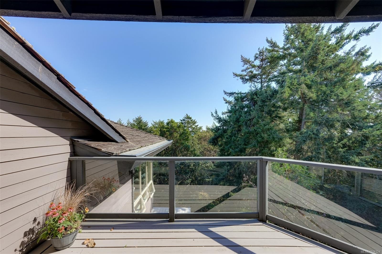 2807 Arbutus Rd, Saanich, BC