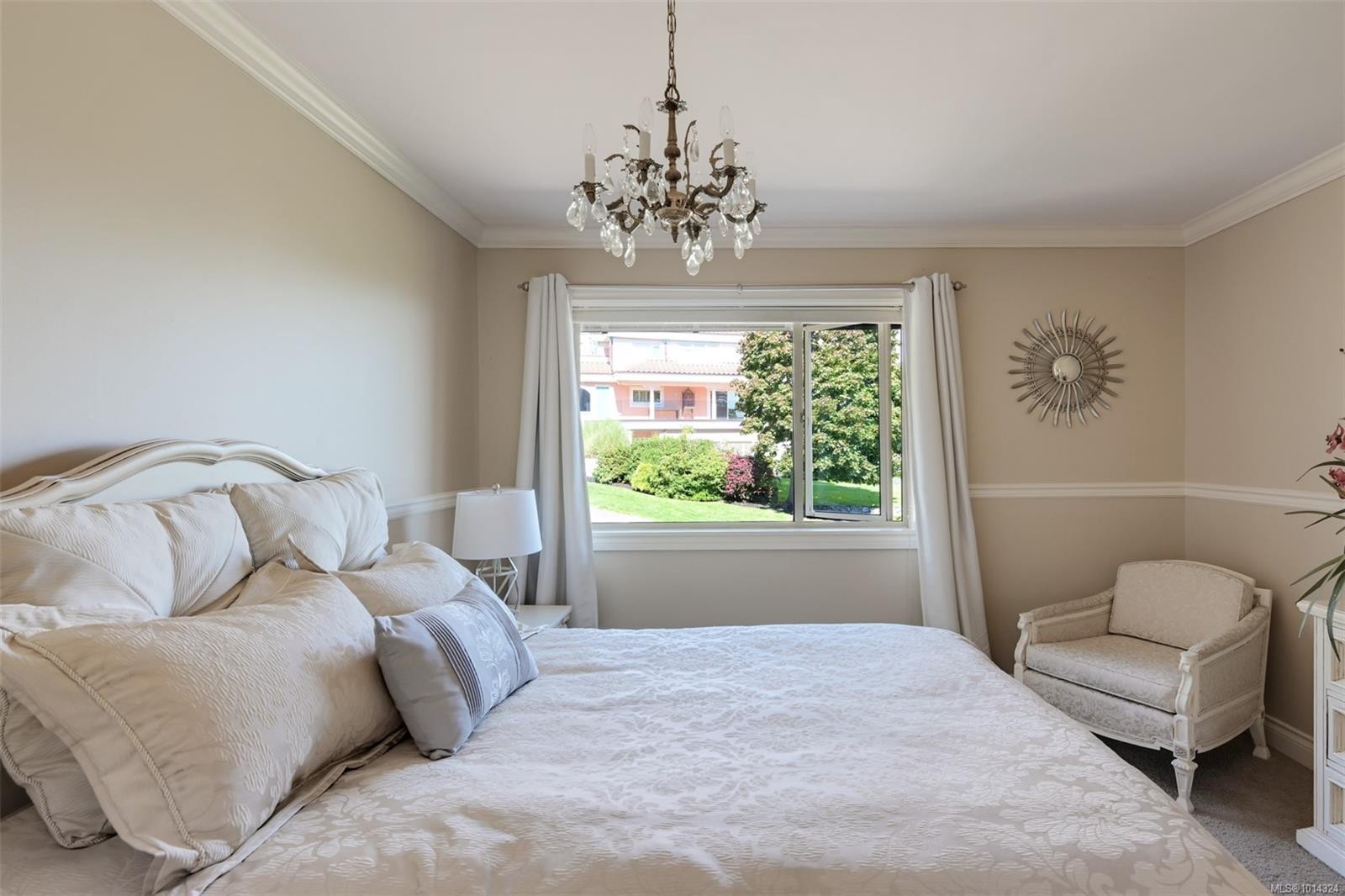 2807 Arbutus Rd, Saanich, BC