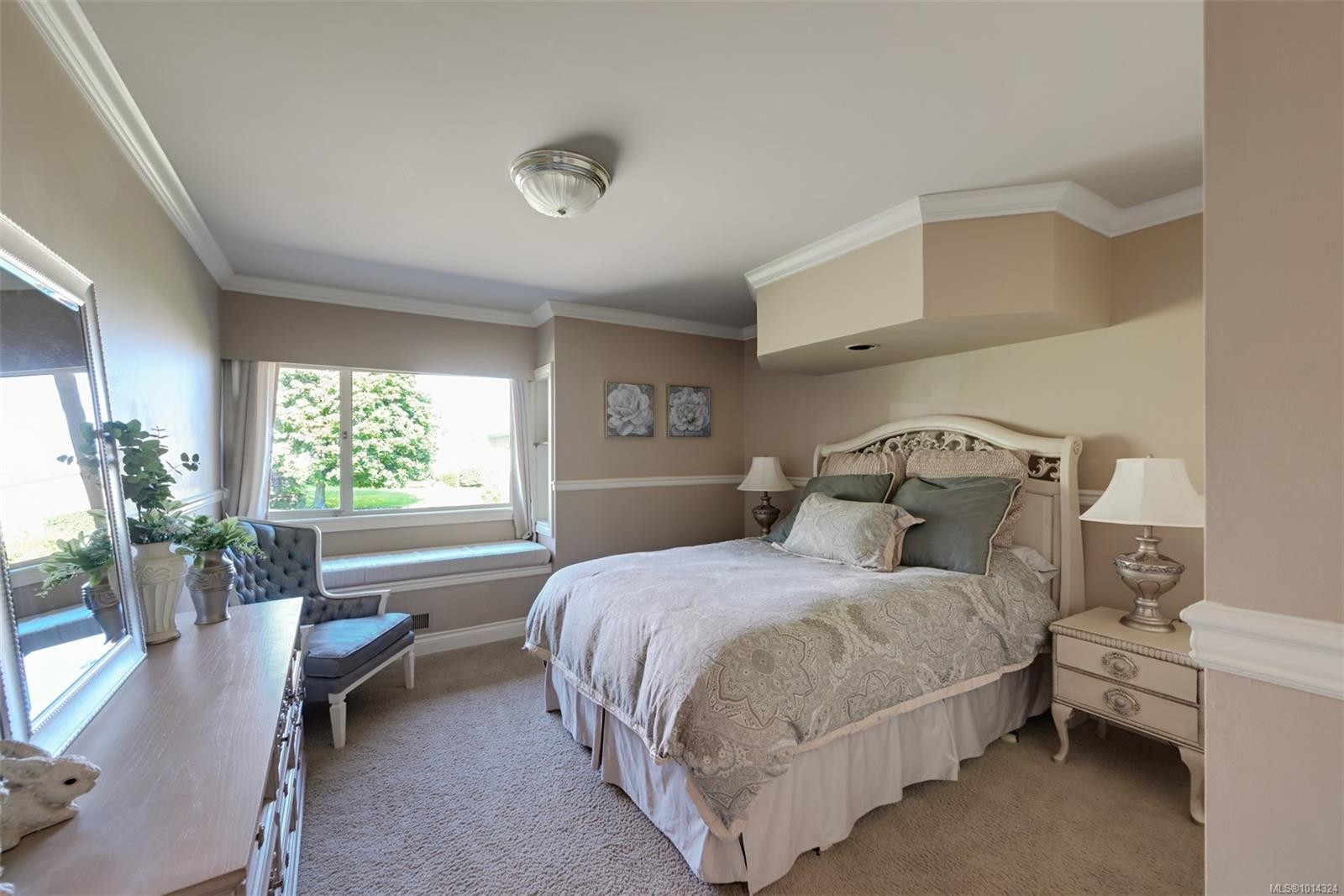 2807 Arbutus Rd, Saanich, BC