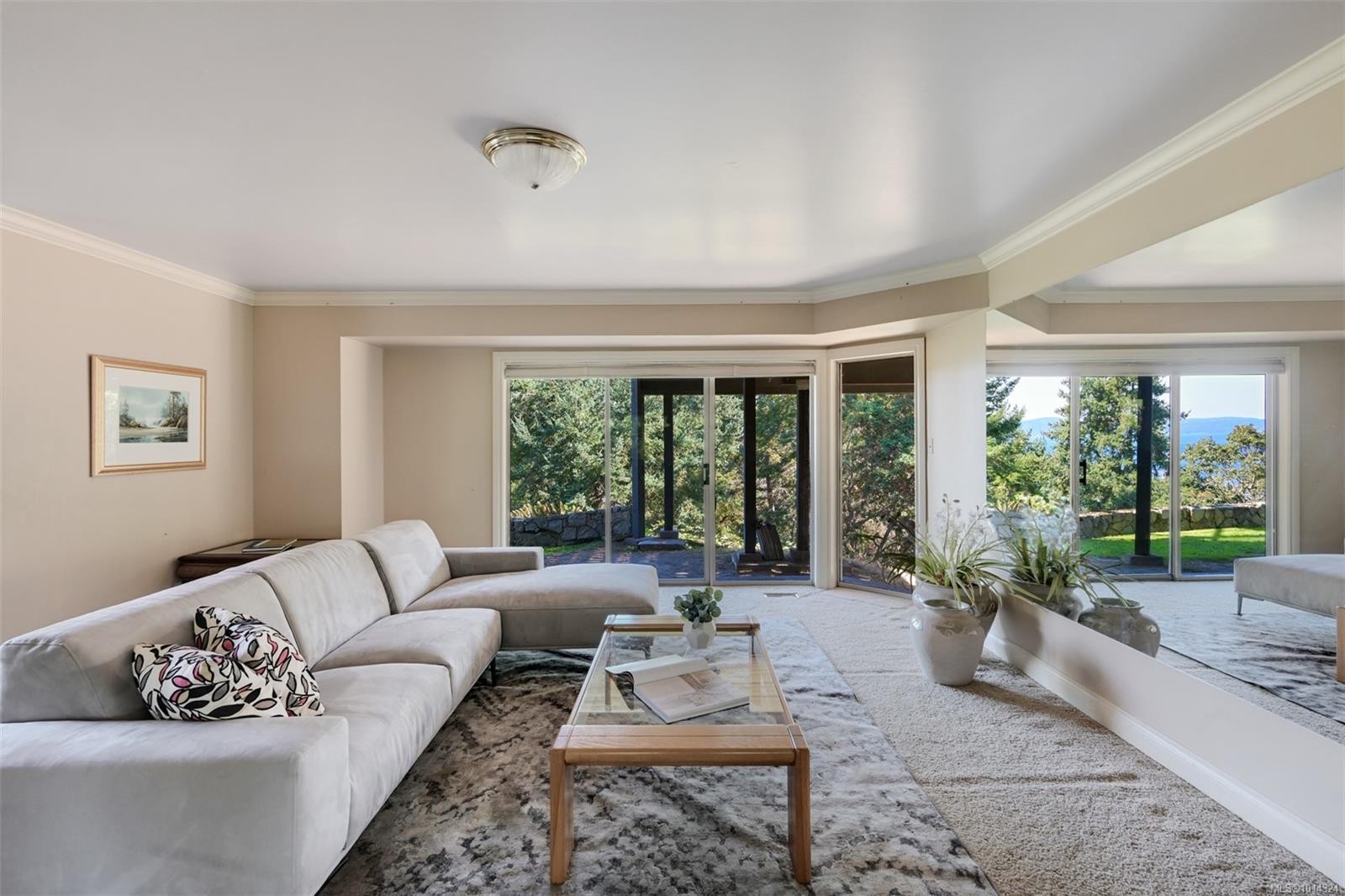 2807 Arbutus Rd, Saanich, BC