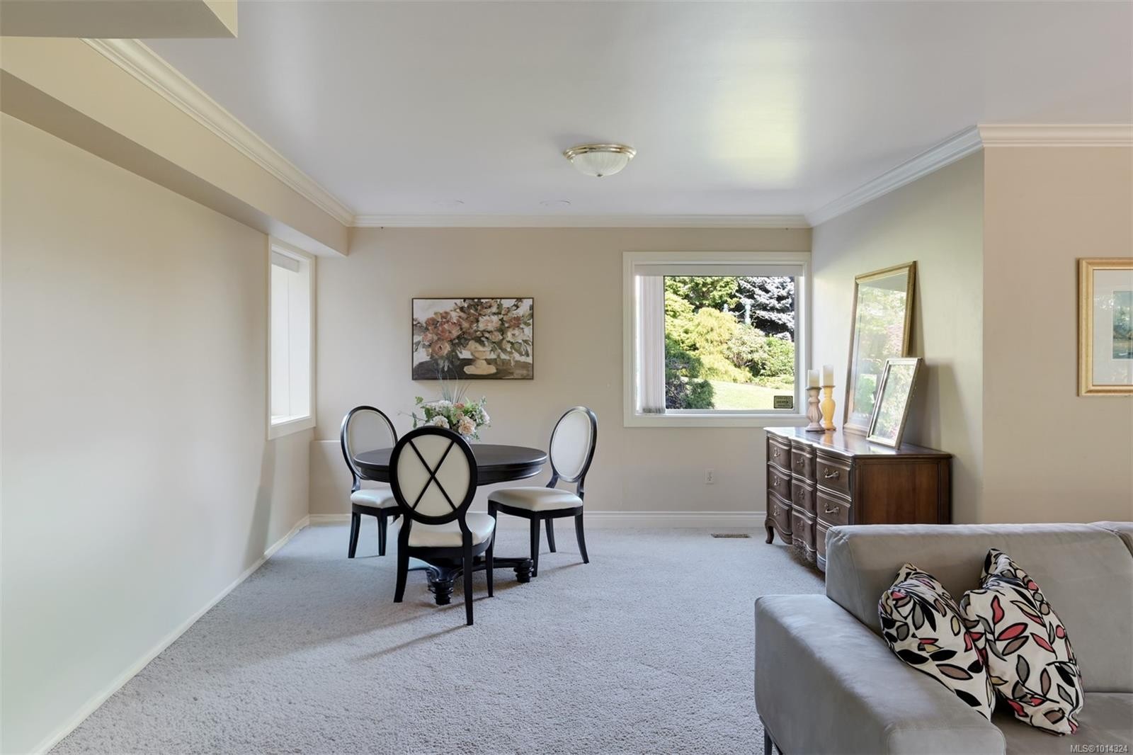 2807 Arbutus Rd, Saanich, BC