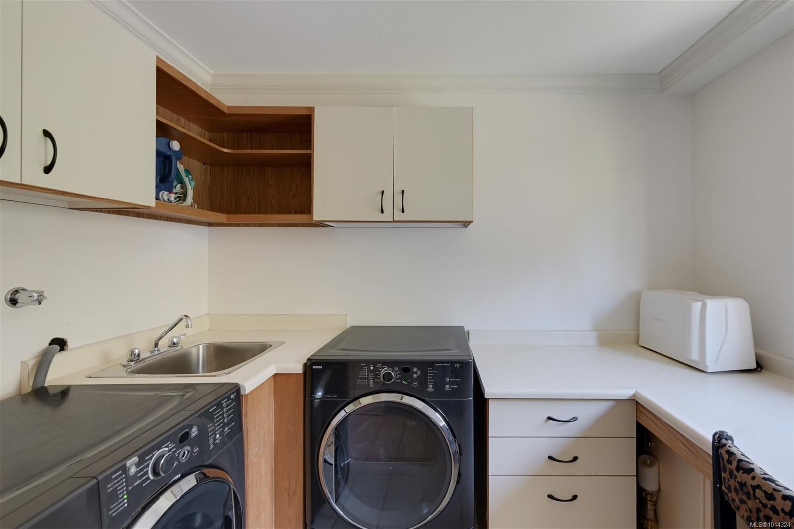 2807 Arbutus Rd, Saanich, BC