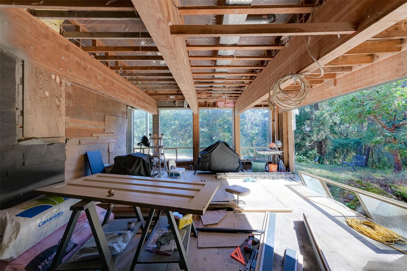 2807 Arbutus Rd, Saanich, BC