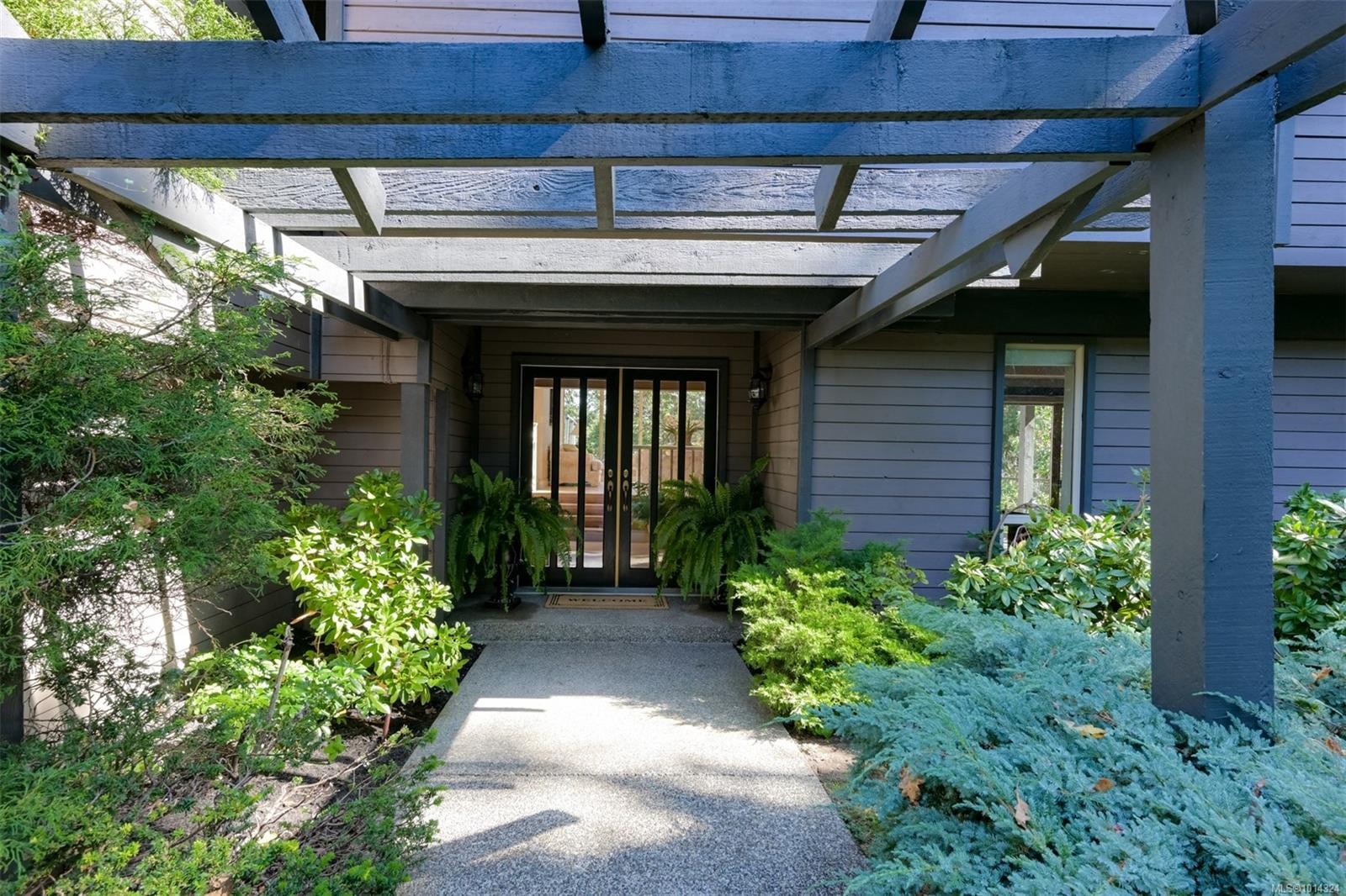 2807 Arbutus Rd, Saanich, BC