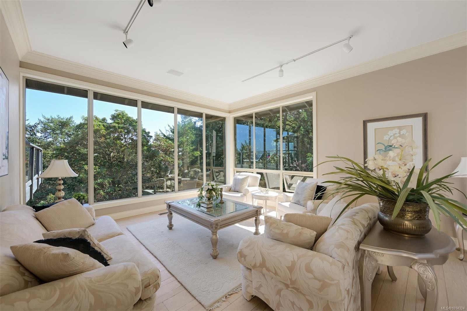 2807 Arbutus Rd, Saanich, BC