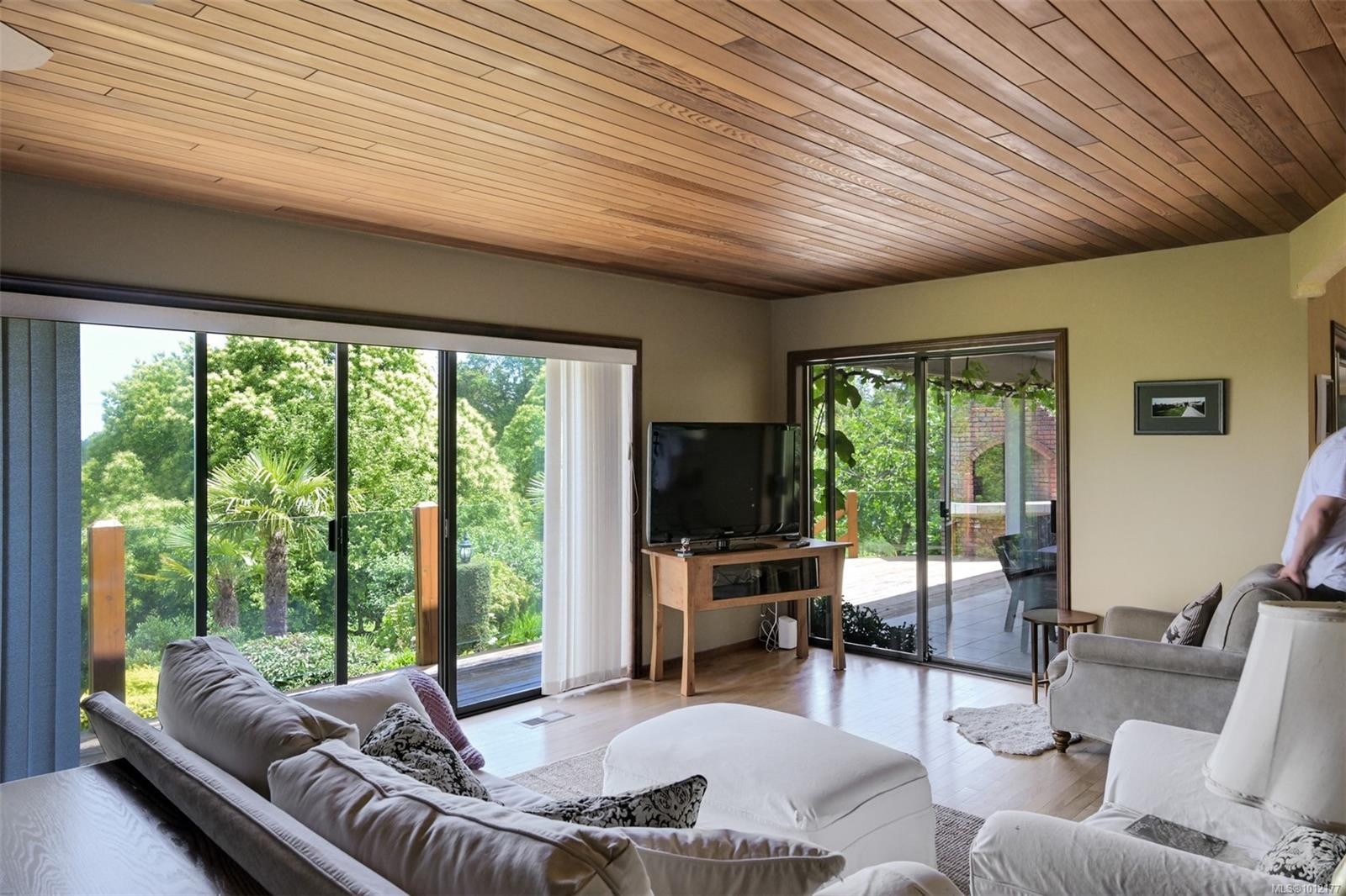 5489 Forest Hill Rd, Saanich, BC