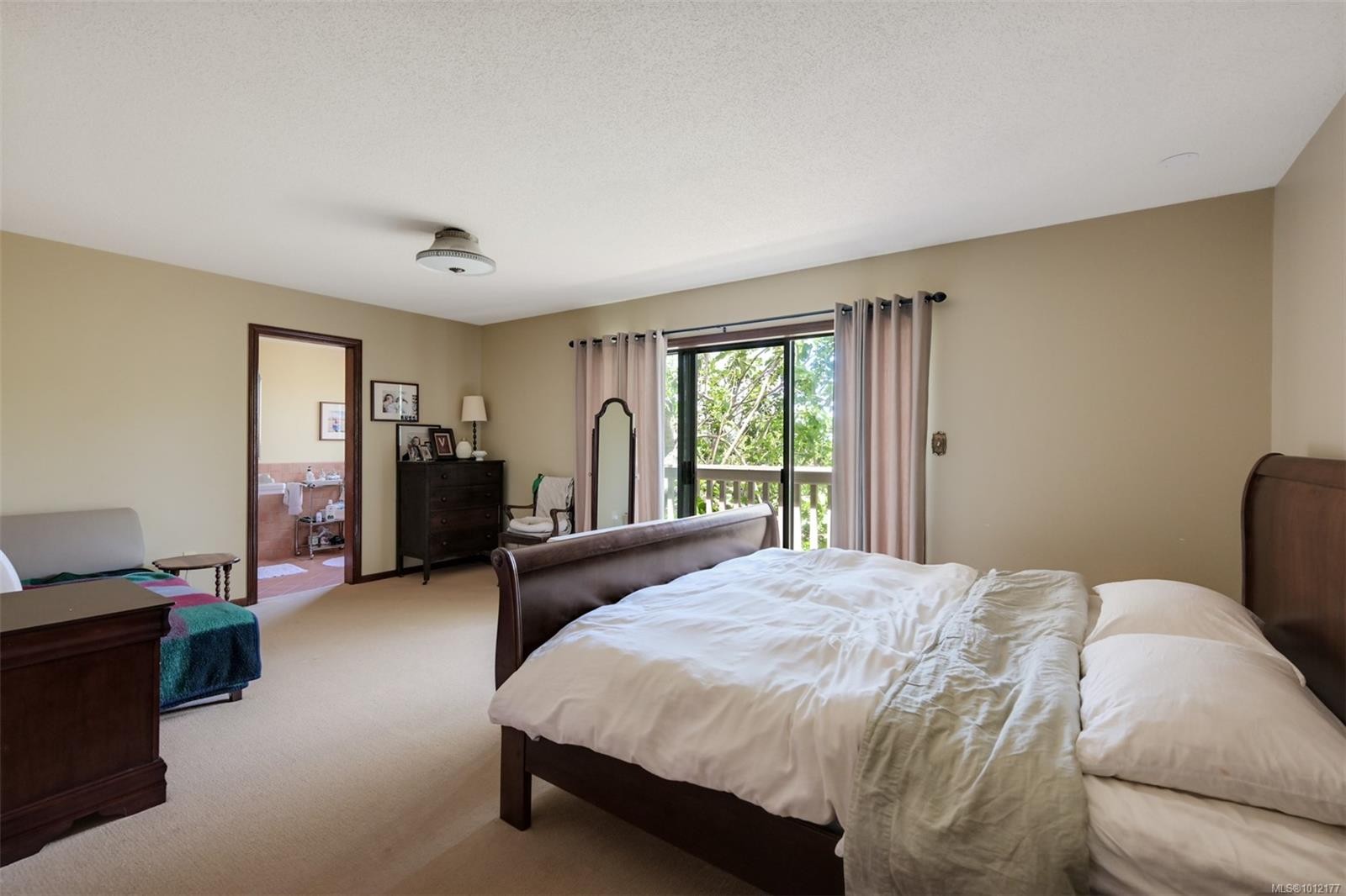 5489 Forest Hill Rd, Saanich, BC