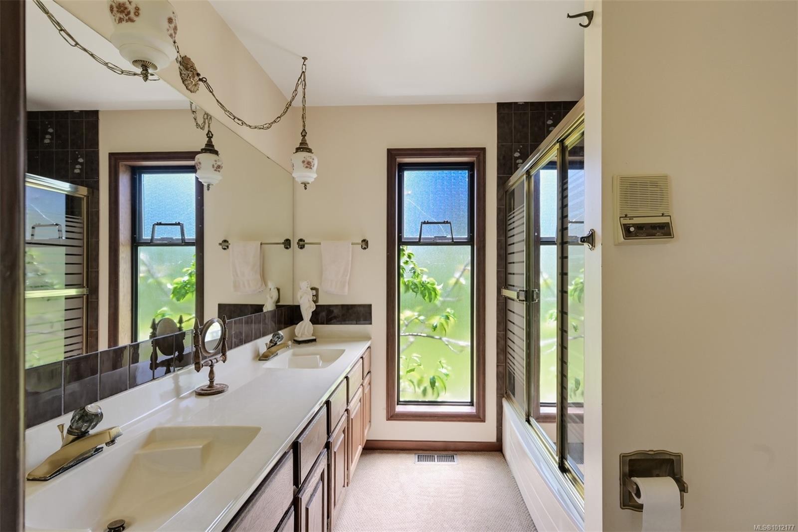 5489 Forest Hill Rd, Saanich, BC