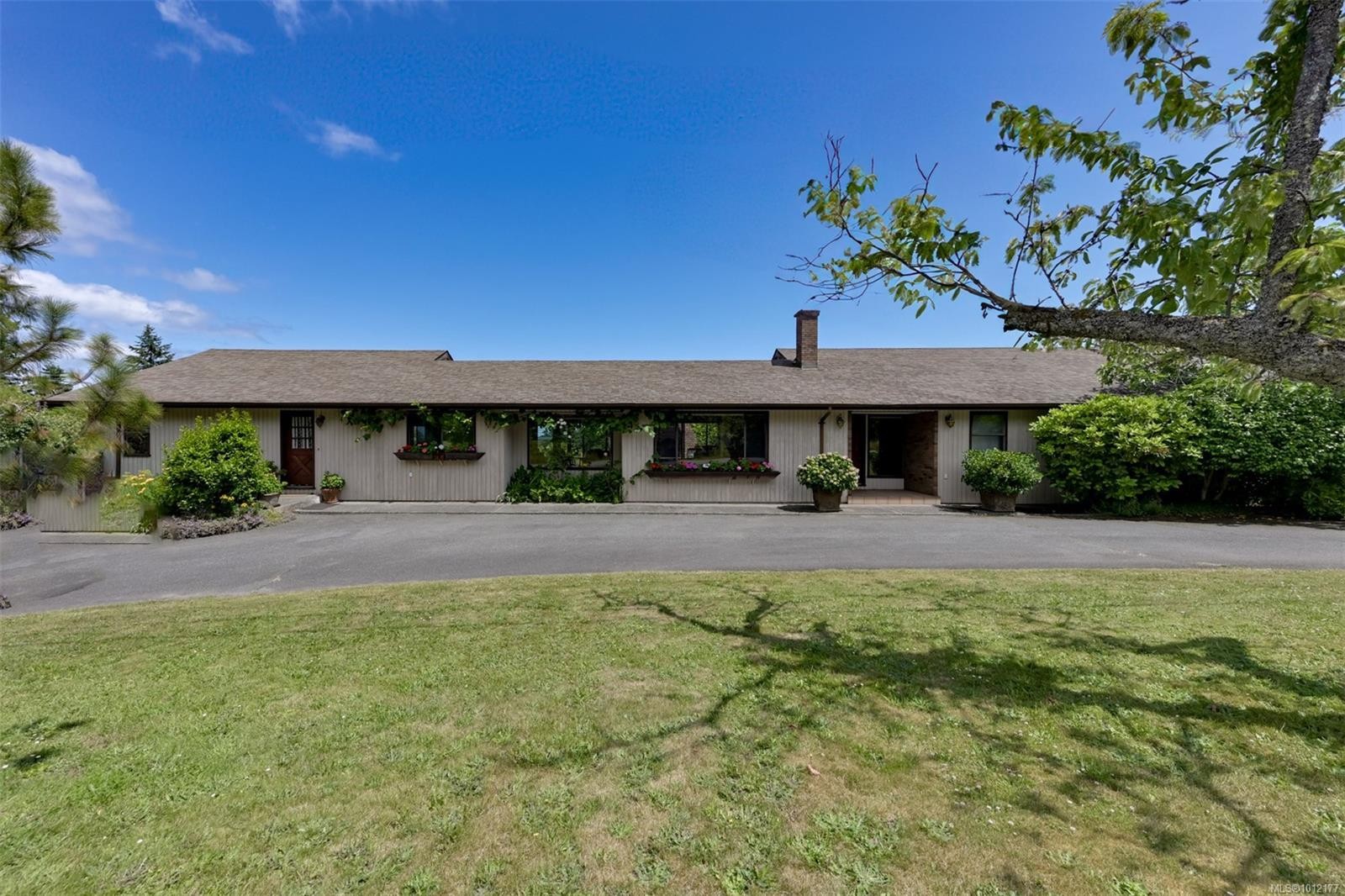 5489 Forest Hill Rd, Saanich, BC