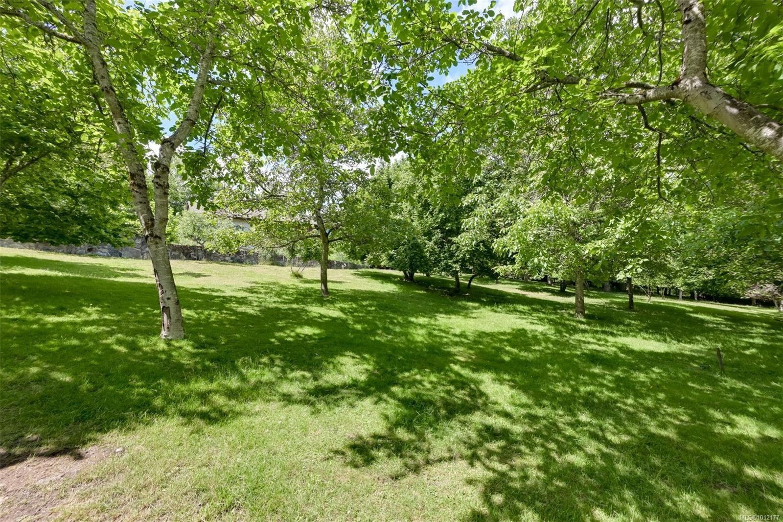 5489 Forest Hill Rd, Saanich, BC