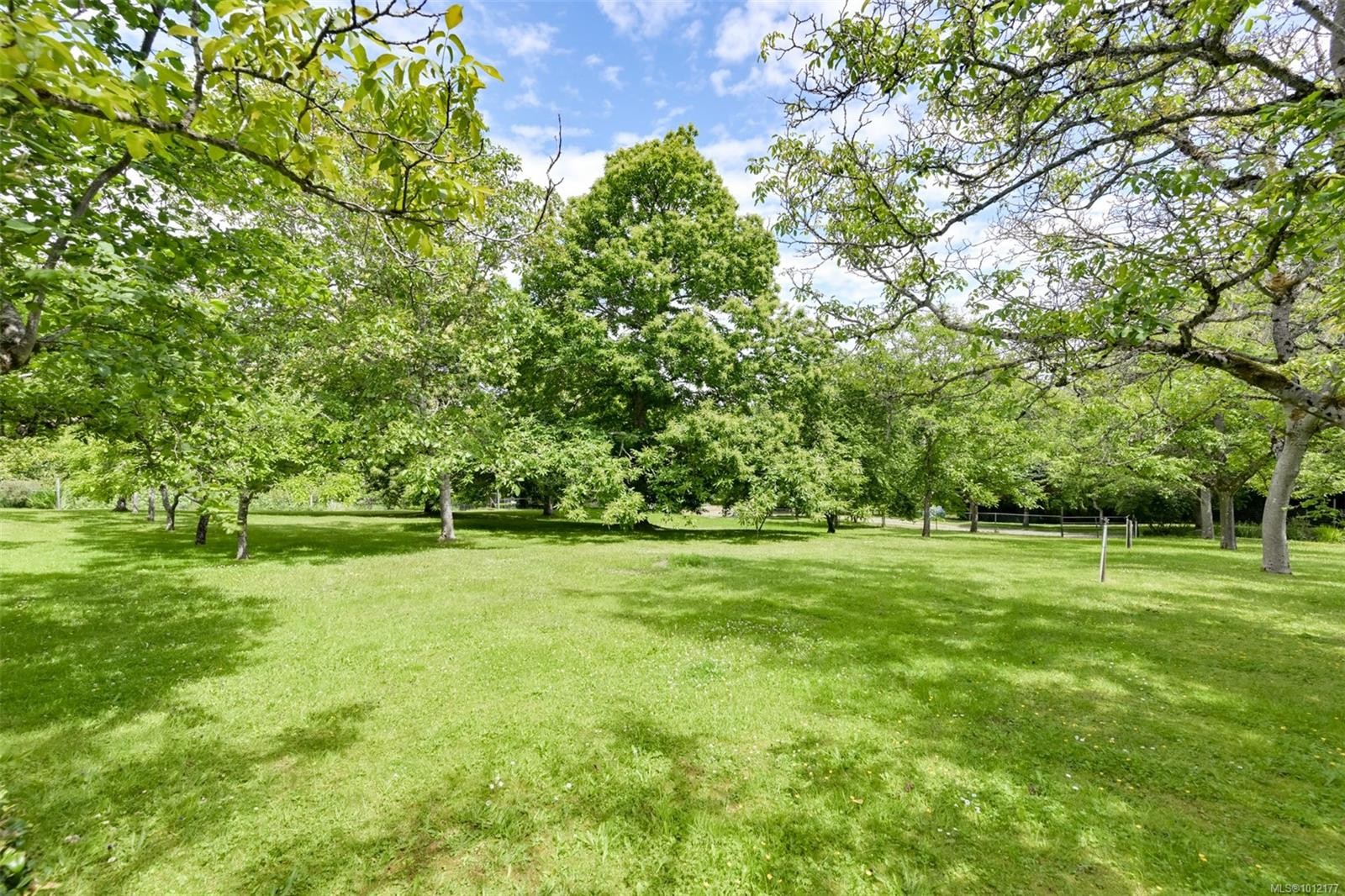 5489 Forest Hill Rd, Saanich, BC