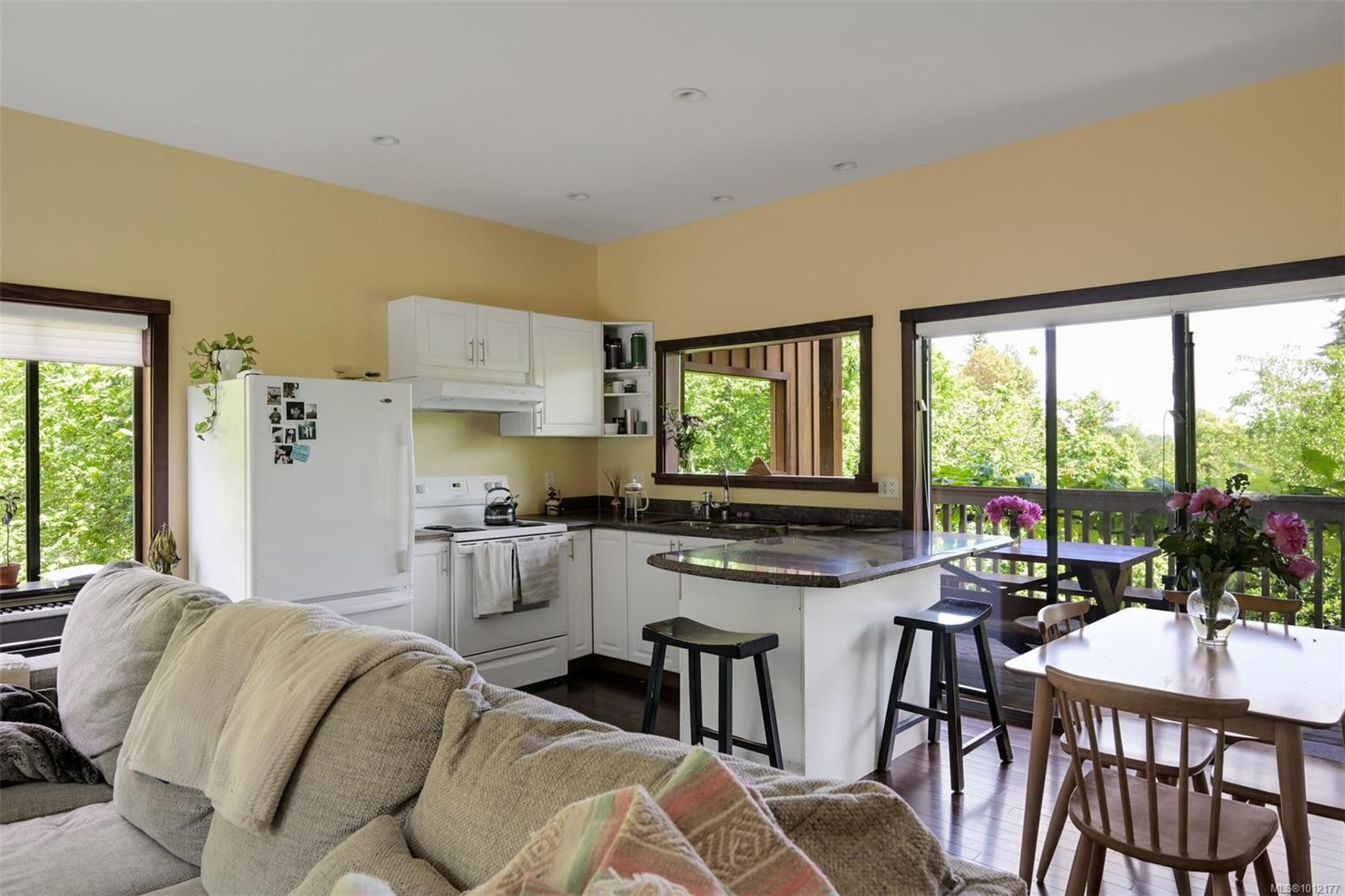 5489 Forest Hill Rd, Saanich, BC