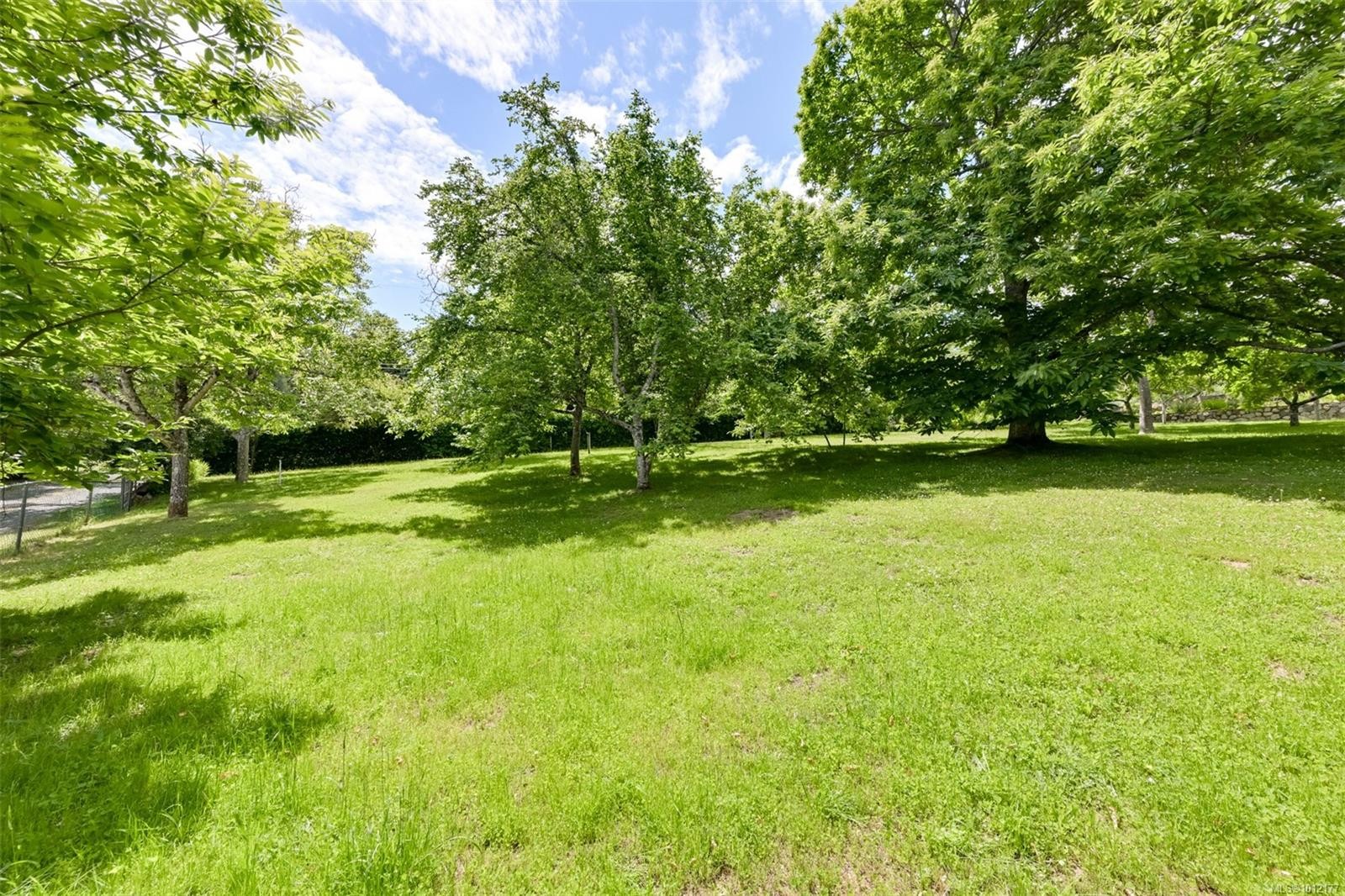 5489 Forest Hill Rd, Saanich, BC