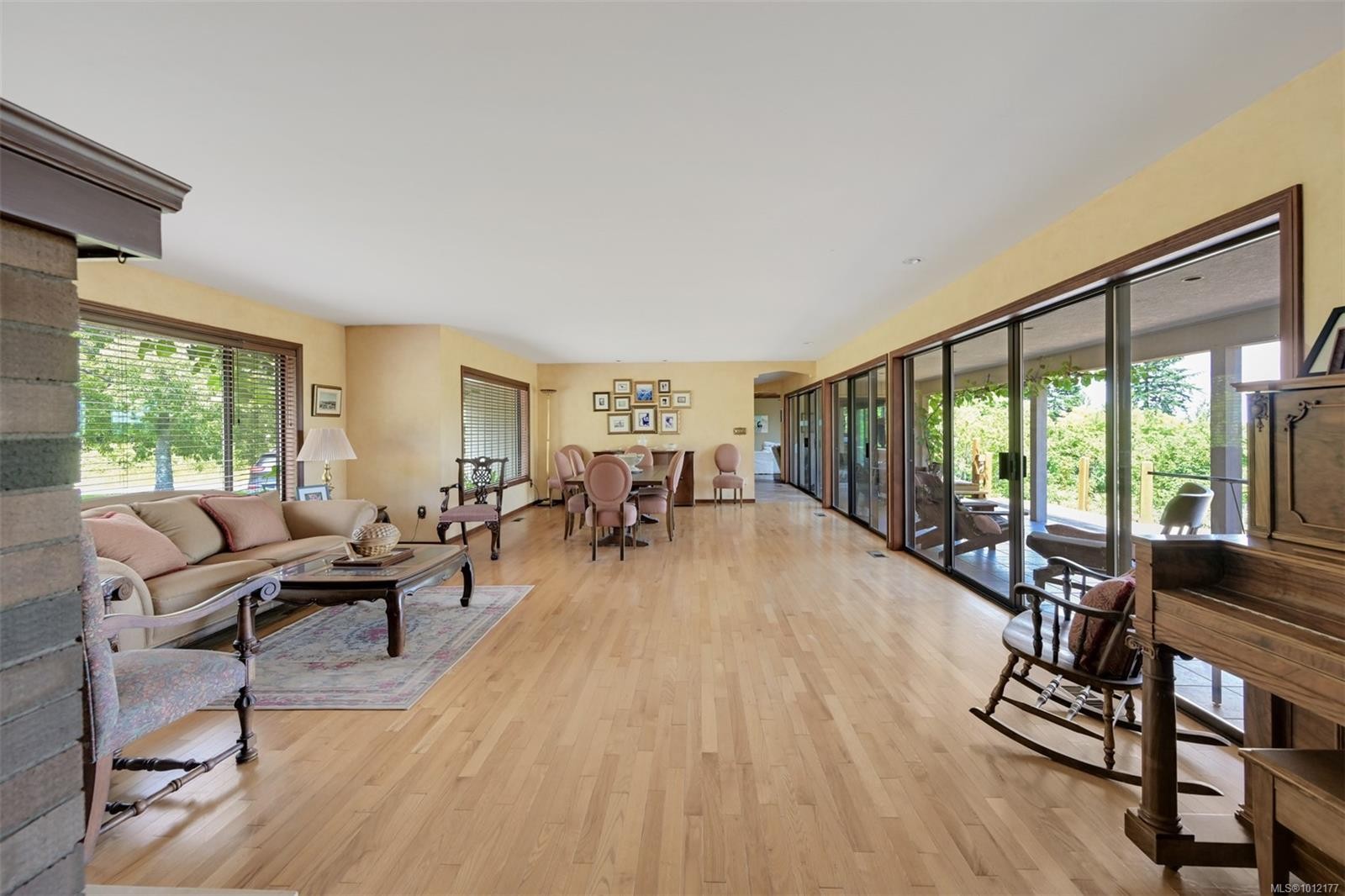 5489 Forest Hill Rd, Saanich, BC