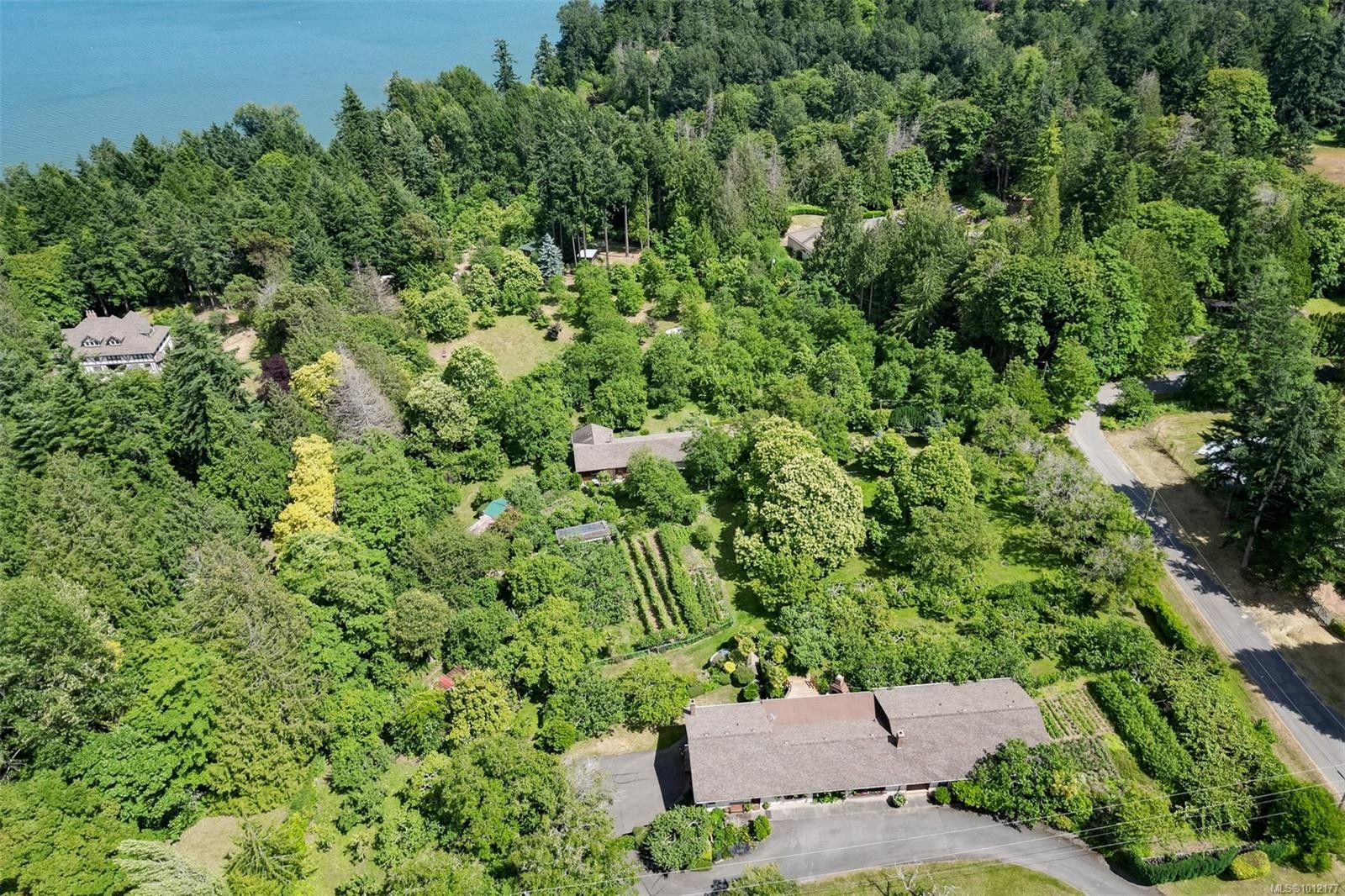 5489 Forest Hill Rd, Saanich, BC