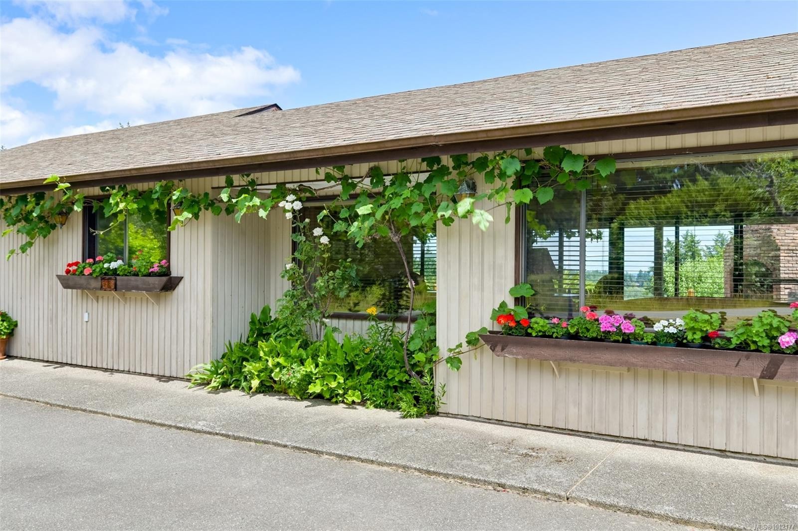 5489 Forest Hill Rd, Saanich, BC