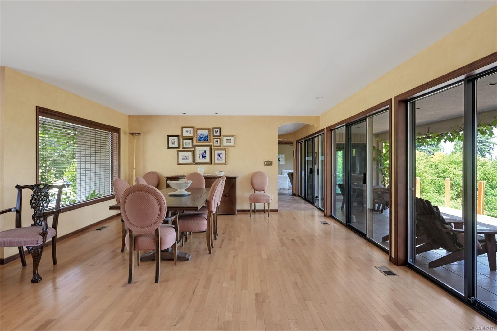 5489 Forest Hill Rd, Saanich, BC