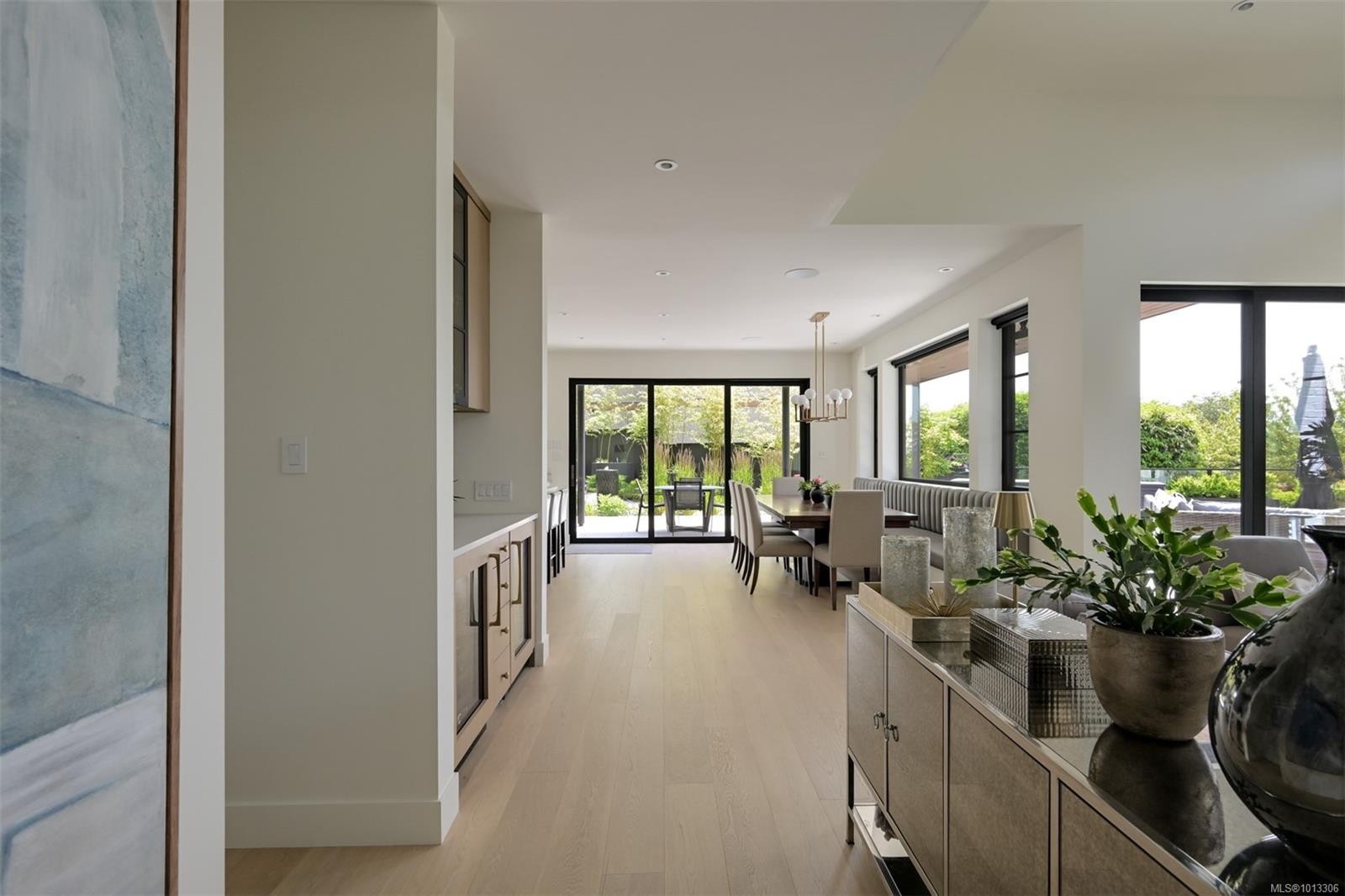 717 Robleda Cres, Victoria, BC