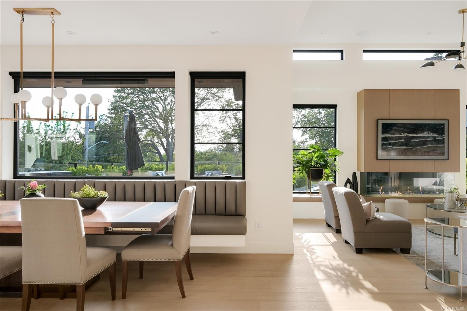 717 Robleda Cres, Victoria, BC