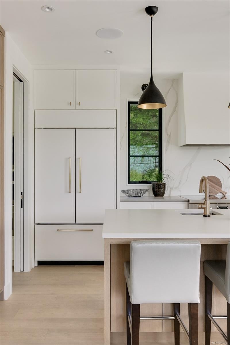 717 Robleda Cres, Victoria, BC