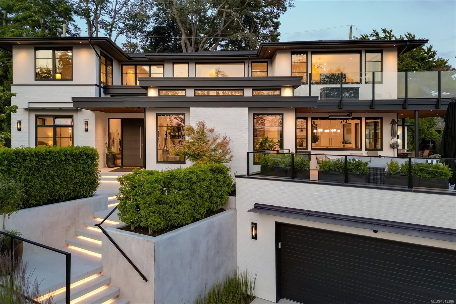 717 Robleda Cres, Victoria, BC