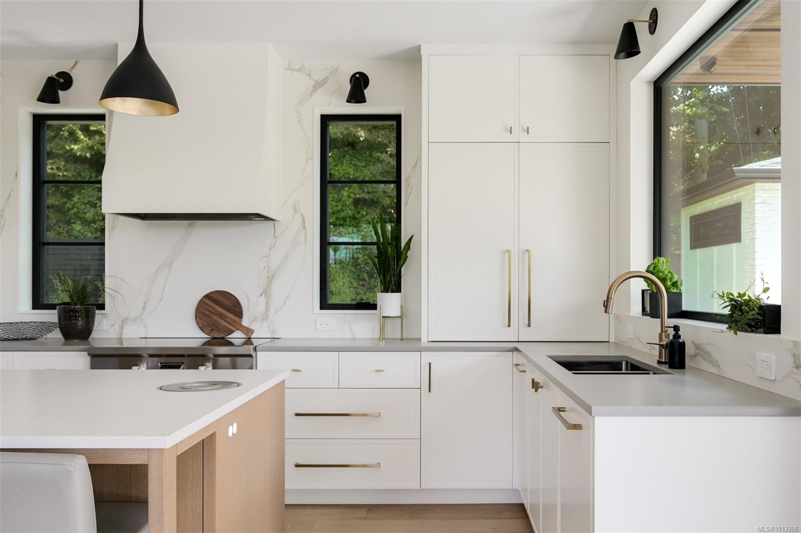 717 Robleda Cres, Victoria, BC