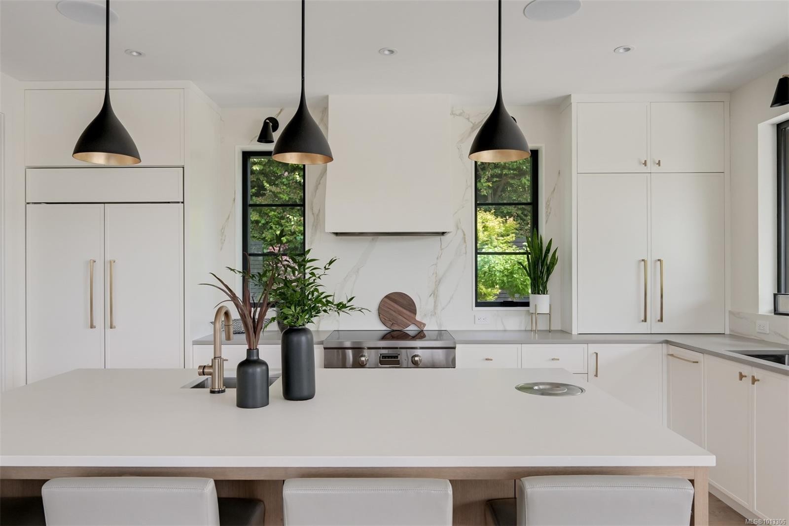 717 Robleda Cres, Victoria, BC