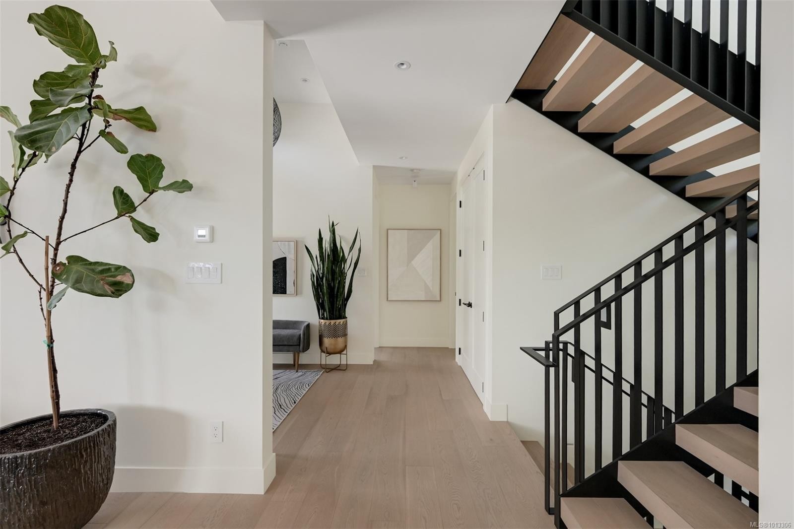 717 Robleda Cres, Victoria, BC