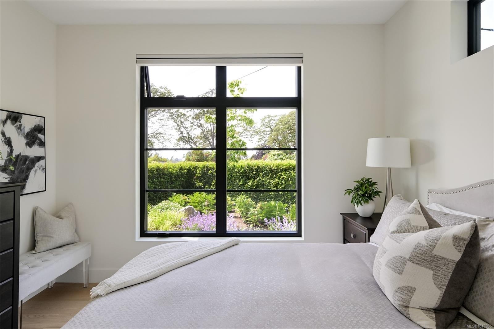 717 Robleda Cres, Victoria, BC