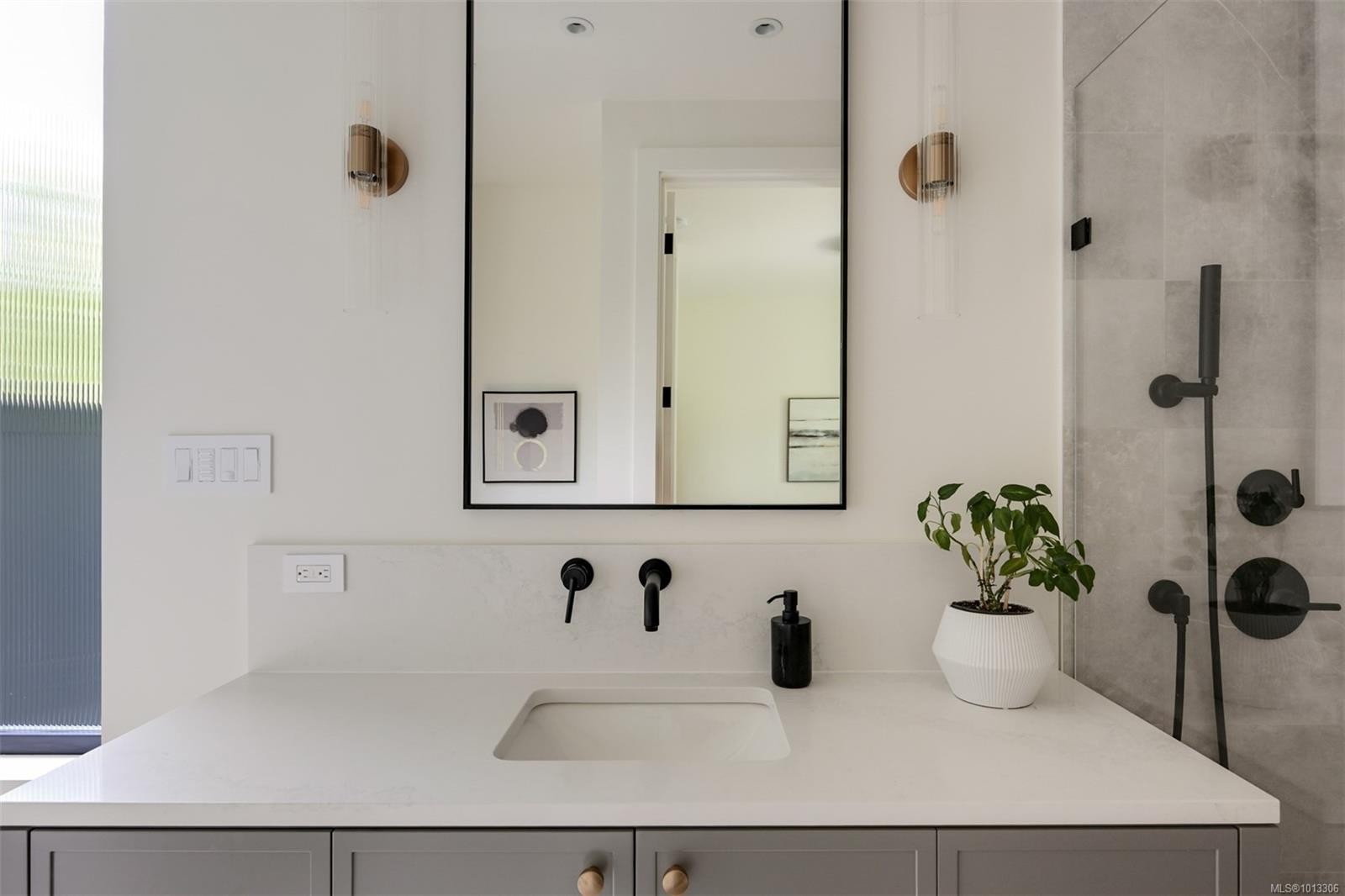 717 Robleda Cres, Victoria, BC