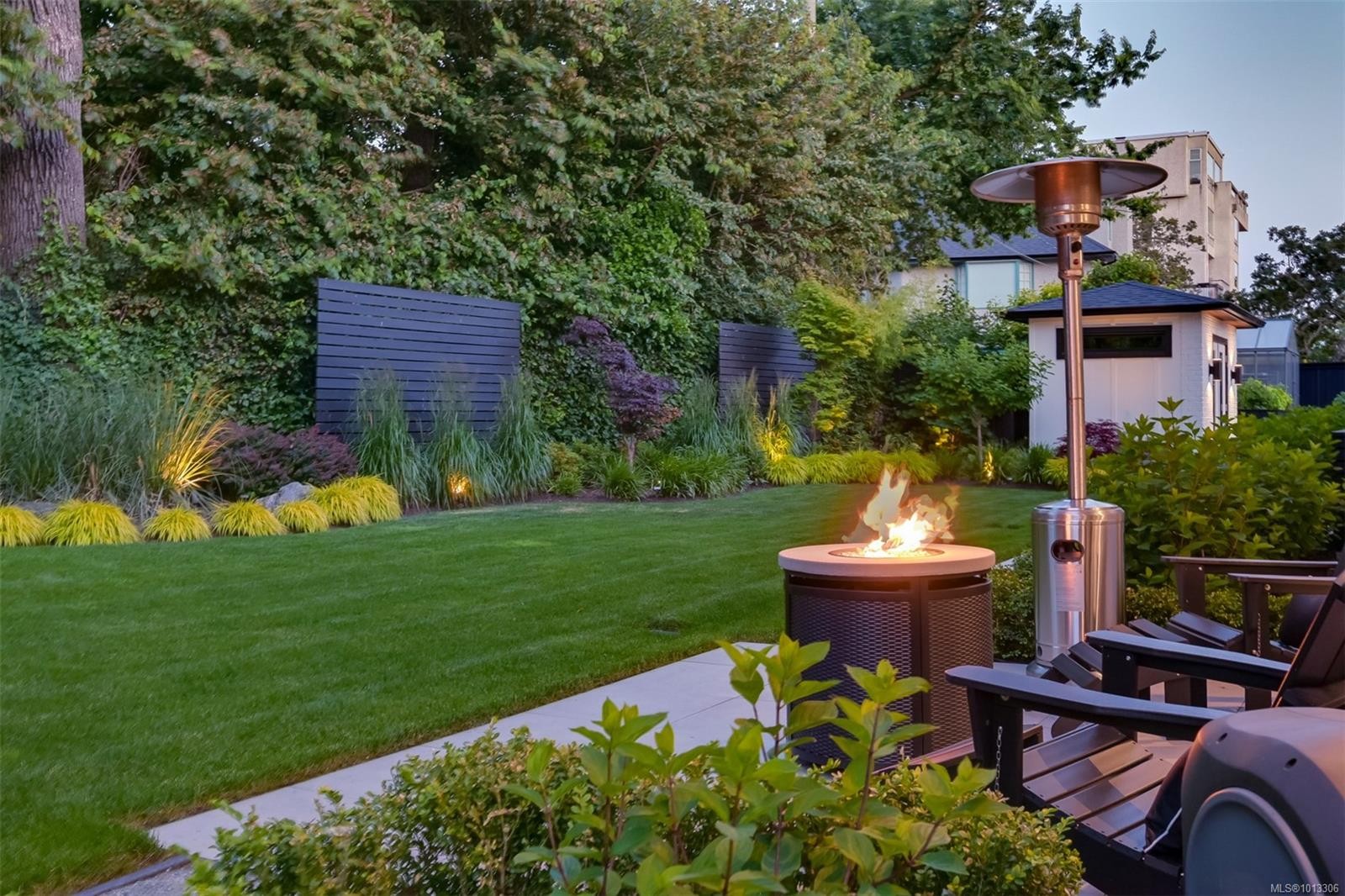 717 Robleda Cres, Victoria, BC