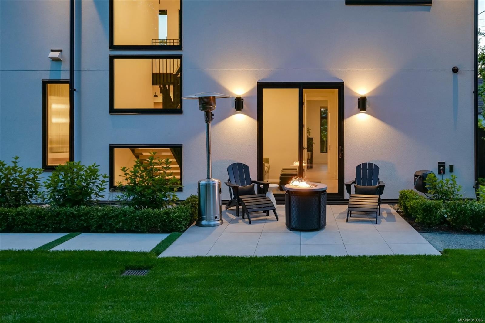 717 Robleda Cres, Victoria, BC