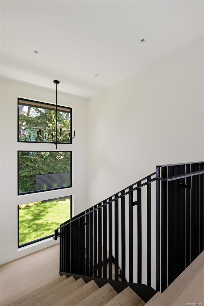 717 Robleda Cres, Victoria, BC