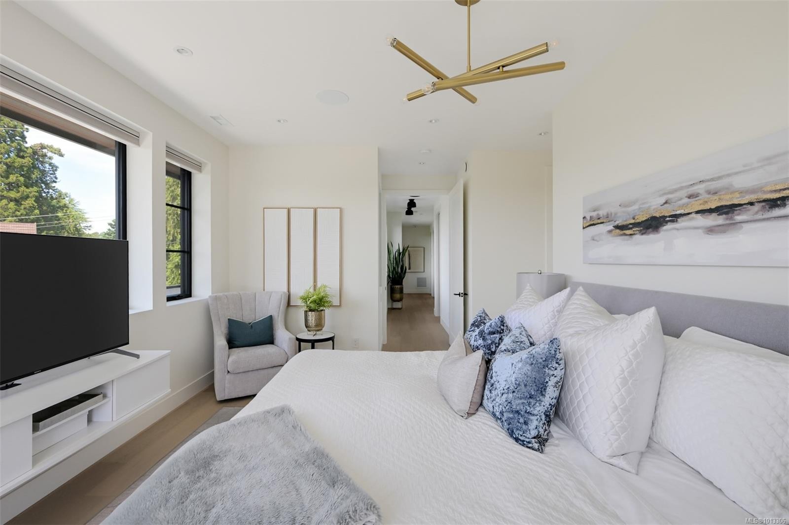 717 Robleda Cres, Victoria, BC