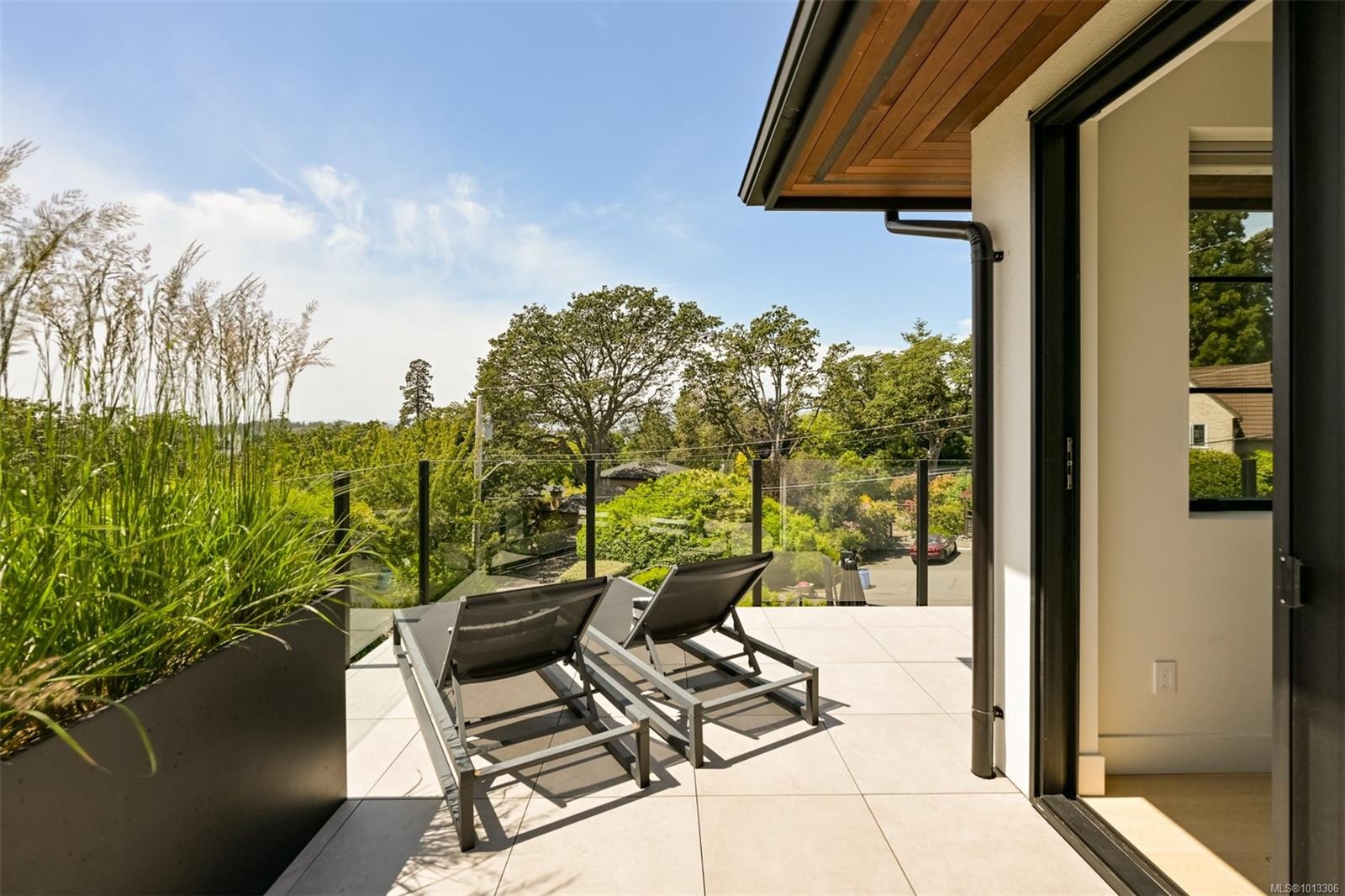 717 Robleda Cres, Victoria, BC