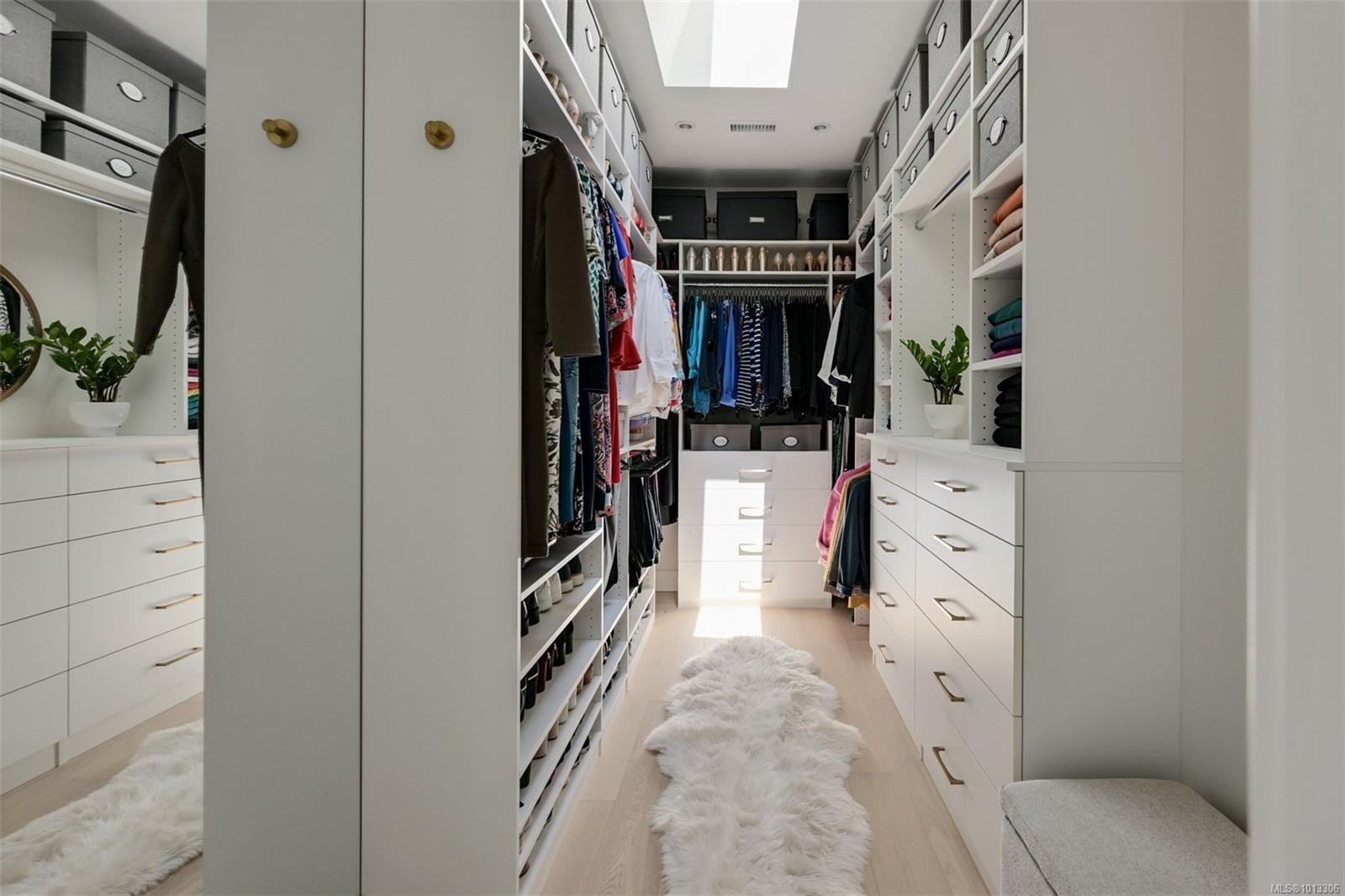 717 Robleda Cres, Victoria, BC