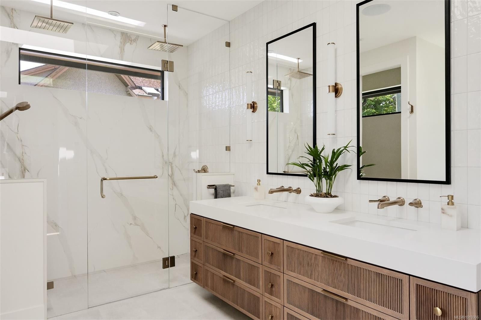 717 Robleda Cres, Victoria, BC