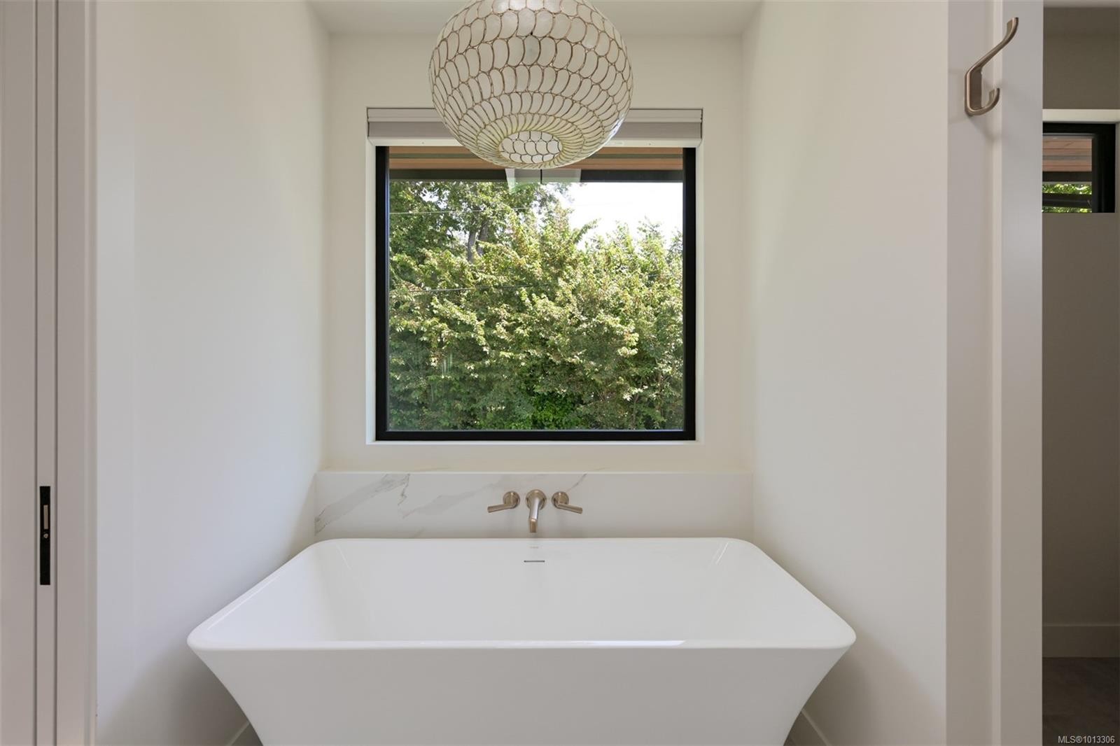 717 Robleda Cres, Victoria, BC