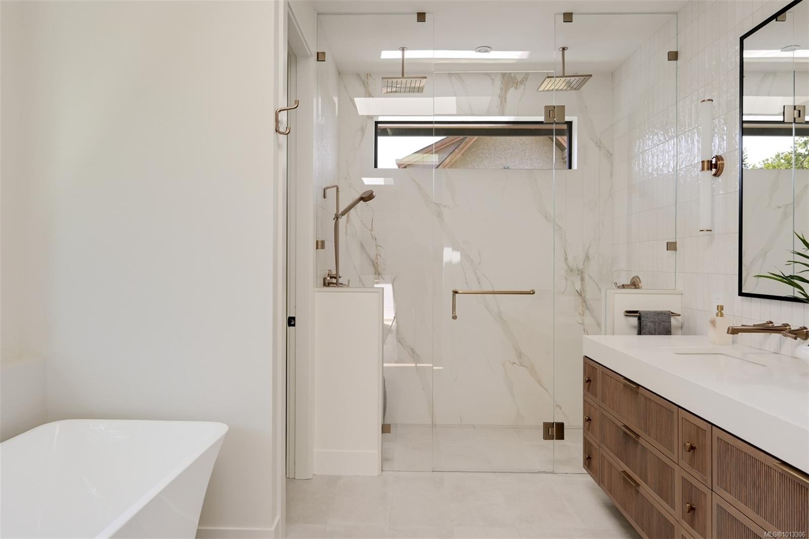 717 Robleda Cres, Victoria, BC